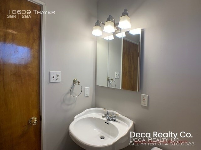 Building Photo - 3 Bedroom House