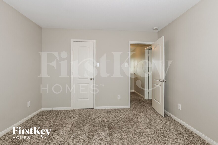 Building Photo - 20718 Round Key Dr