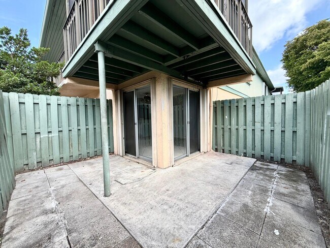 Building Photo - 1821 Fairview Villas Dr