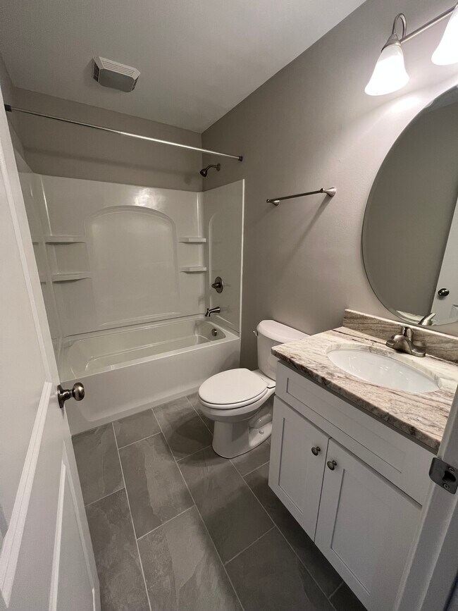 Building Photo - 3909 Sweetspire Dr