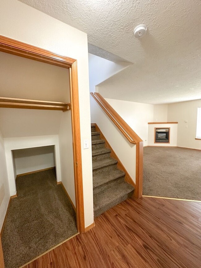 Building Photo - Ridgetop Duplex