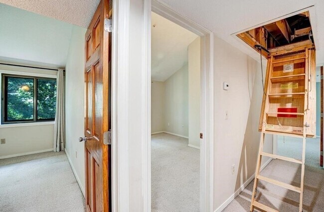 Building Photo - 559 Great Elm Way