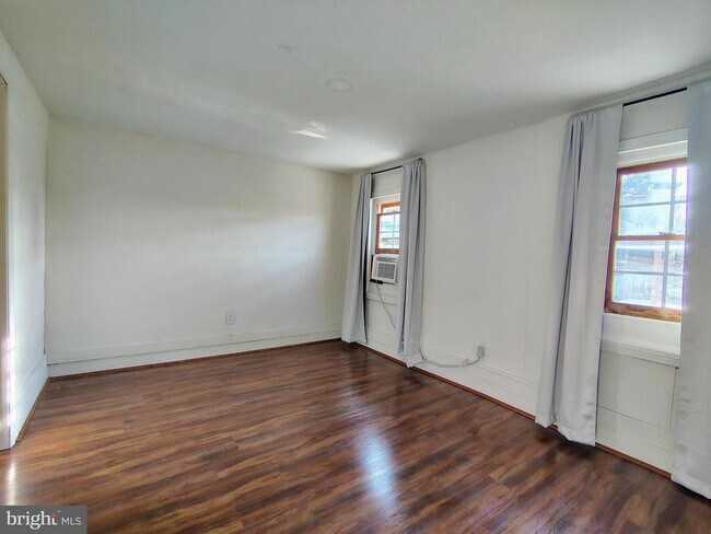 Building Photo - 110 Ice St