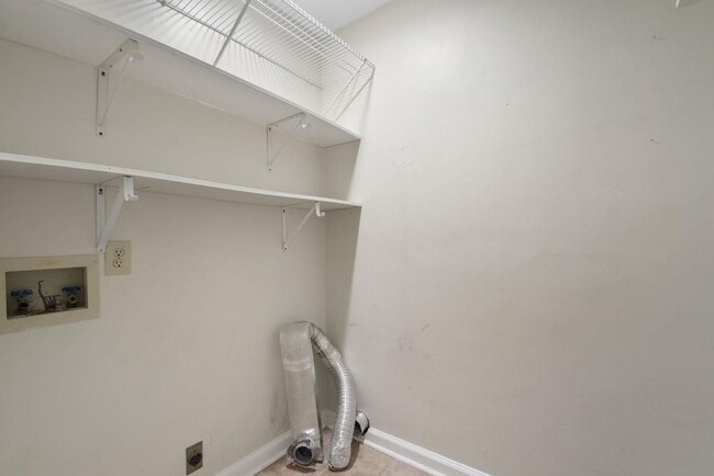 Building Photo - 2151 Radcliffe Dr NW