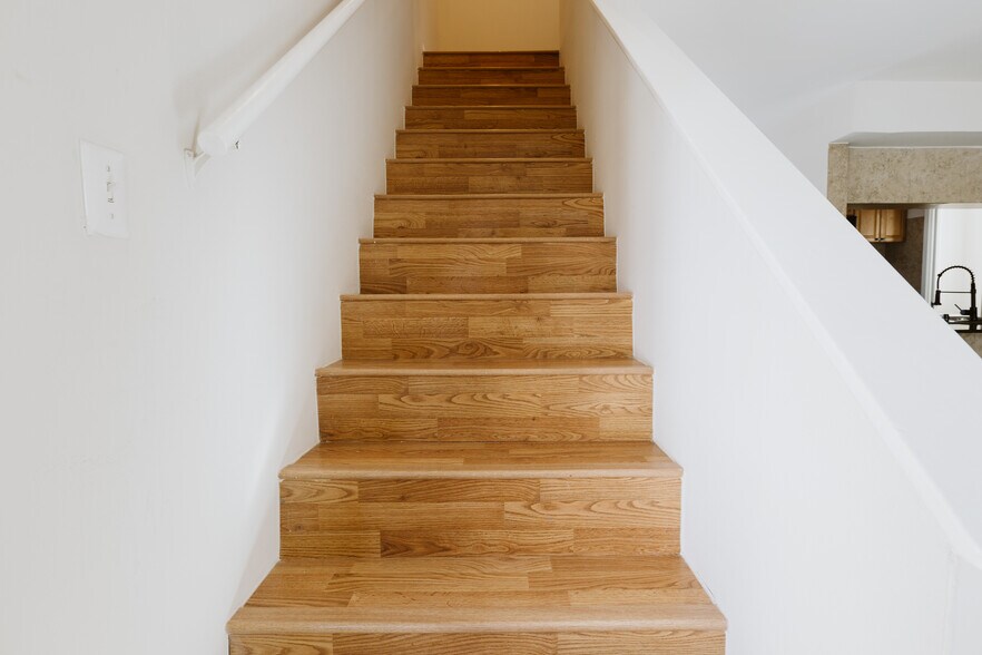 Building Photo - 1402 Fairfield Dr