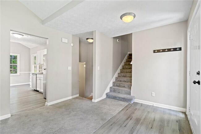 Building Photo - 5590 Princeton Oaks Dr
