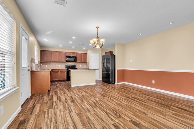 Building Photo - 1608 Pointe Leone