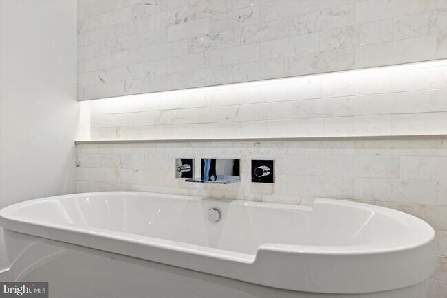 Building Photo - 724 Chestnut St