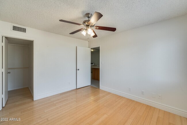 Building Photo - 10424 N 38th Dr