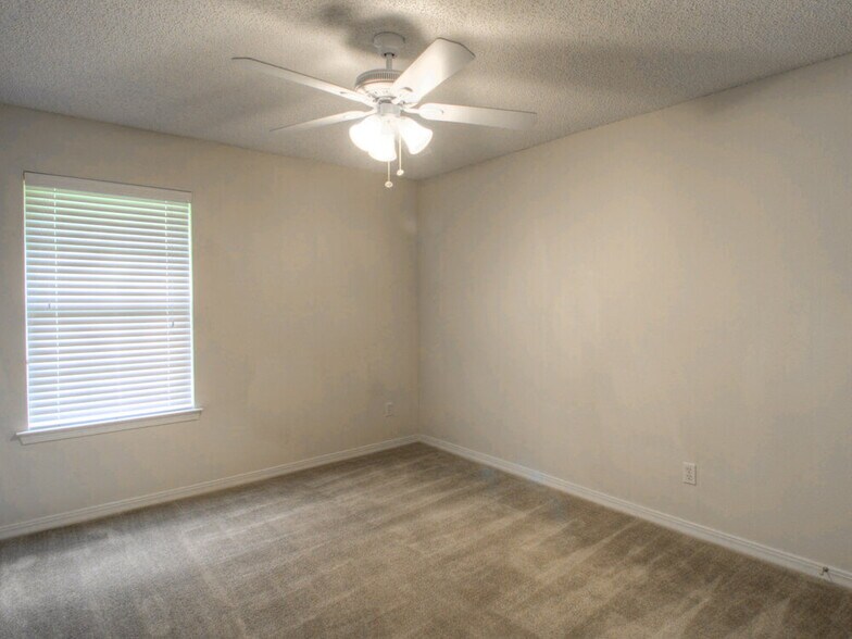 Building Photo - 7317 Ironside Dr E