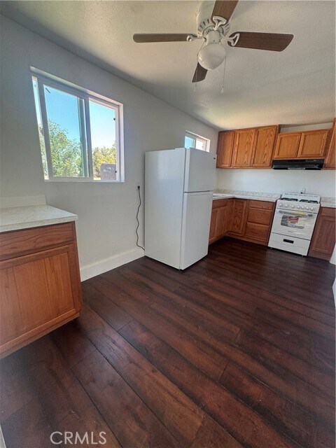 Building Photo - 690 N Perris Blvd