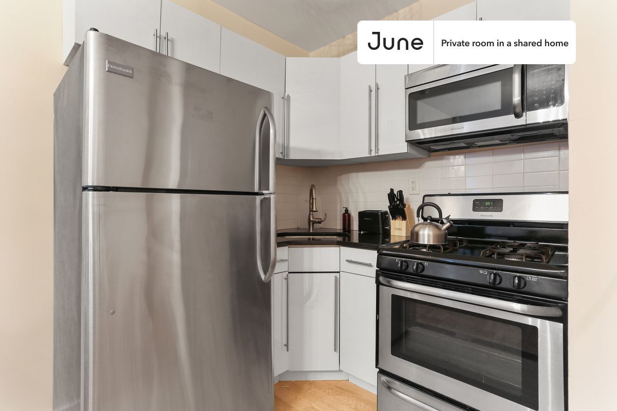 Building Photo - Private bedroom in 2 bed/1 bath Home