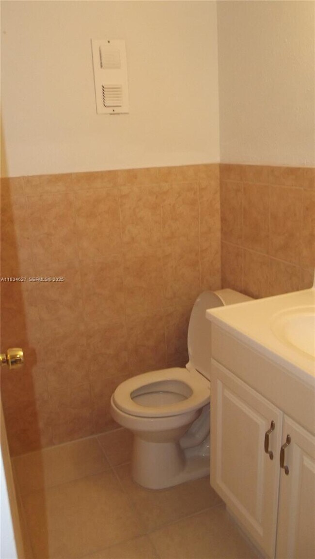 Building Photo - 3582 NE 171 St