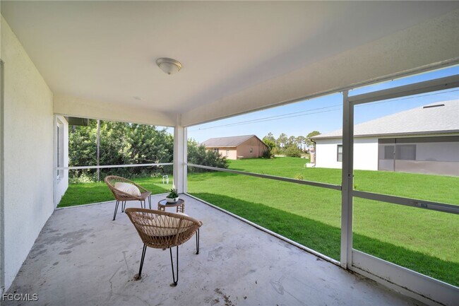 Building Photo - 901 Albany Ave