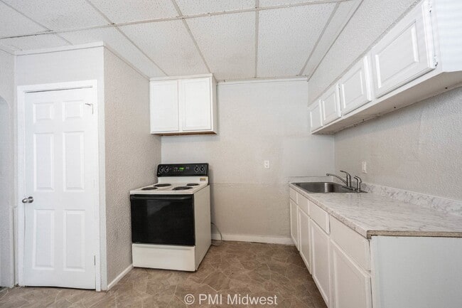 Building Photo - 240 N Beville Ave