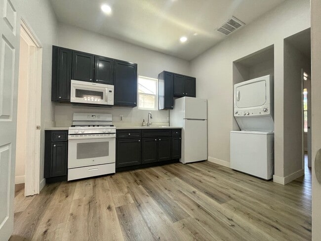 Primary Photo - 656 S 7th St
