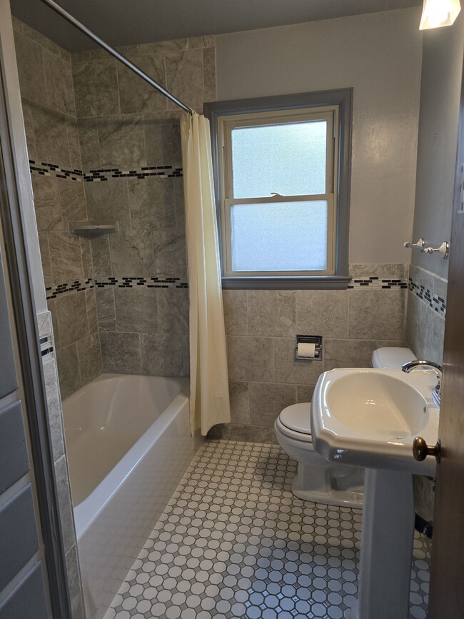 Bathroom-Main - 422 W Pershing Blvd