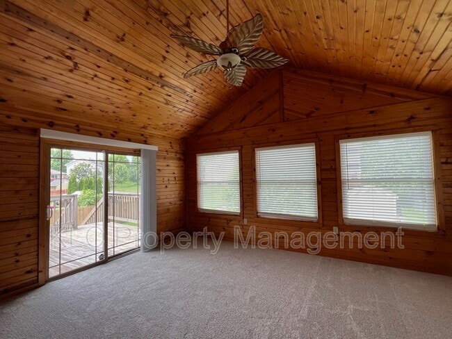 Building Photo - 918 SE Judy Dr
