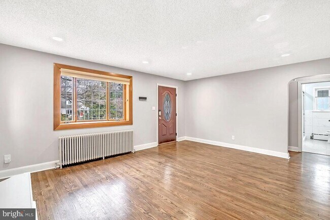 Building Photo - 32 Cranbury Rd