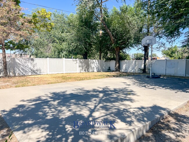 Building Photo - Amazing 2 bed 1 bath apartment in SLC