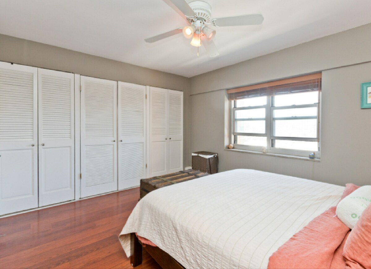 Building Photo - 4960 N Marine Dr