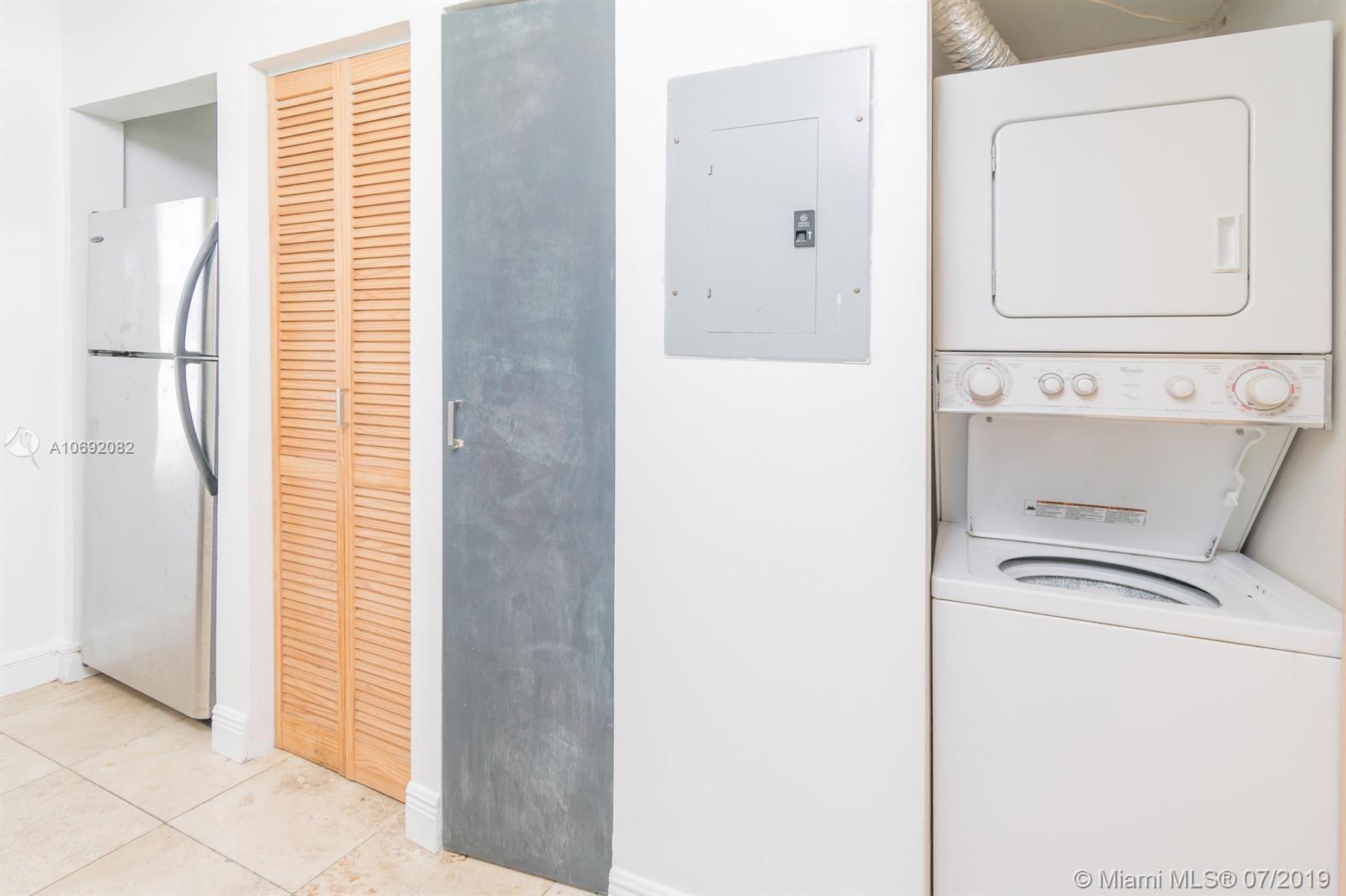 Building Photo - 915 8th St