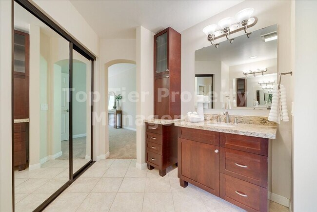 Building Photo - ***Beautiful 3 bed / 2.5 bath / 1,975 sqft House in the Vista/Shadowridge Neighborhood - Availabl...