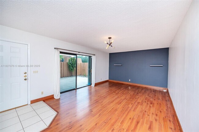 Building Photo - 2536 Camelot Ct