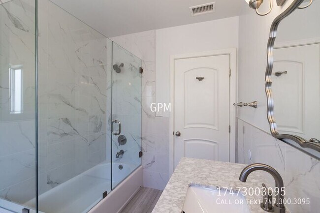 Building Photo - 917 Monterey Rd