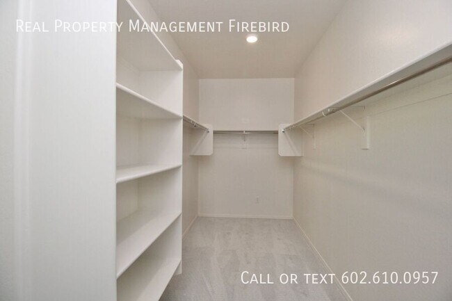 Building Photo - 3037 W la Mirada Dr