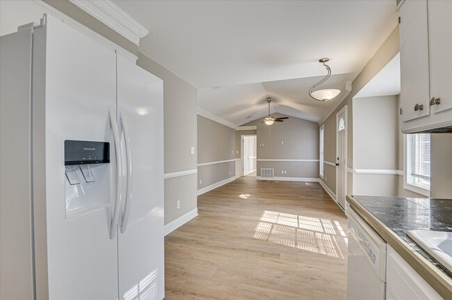 Building Photo - 238 Cavalier Dr