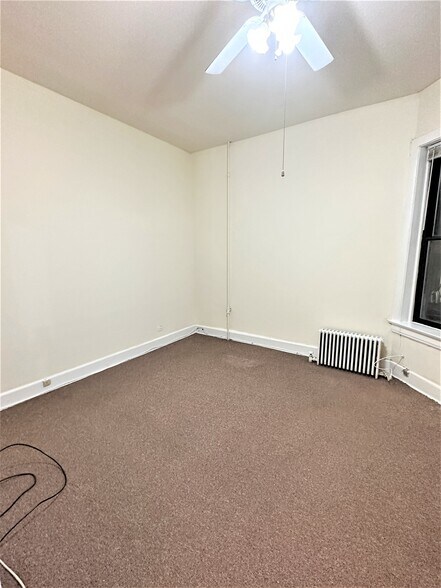 Building Photo - 3606 N Racine Ave