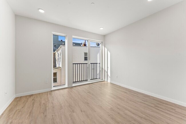 Building Photo - 24-28 Mt Pleasant St