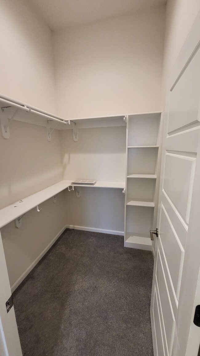 Building Photo - Maintenance free living in Blue Valley School district