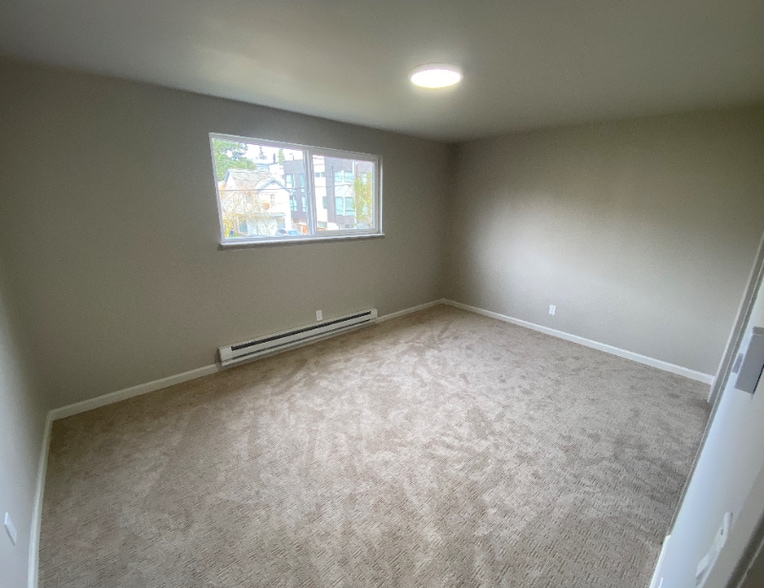 Building Photo - 14330 Stone Ave N