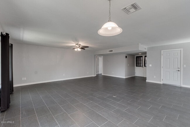 Building Photo - 1115 W Barrow Dr