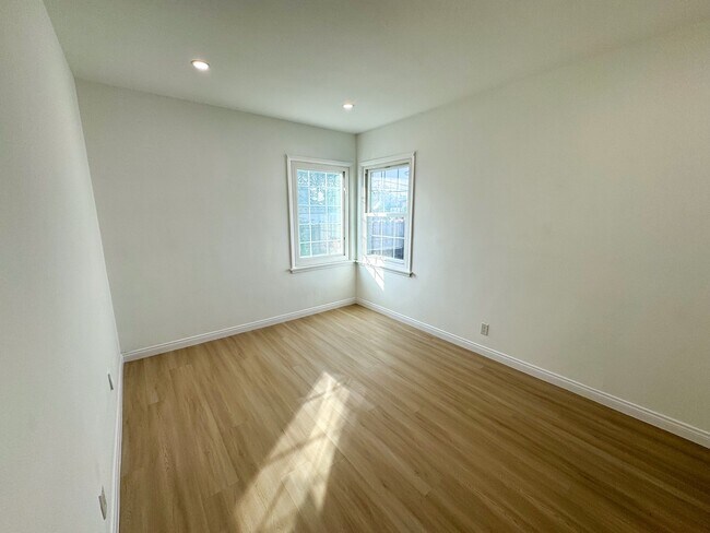Building Photo - 10419 S Gramercy Pl