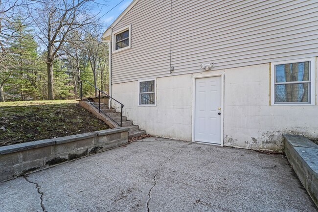 Building Photo - 110 Mill St