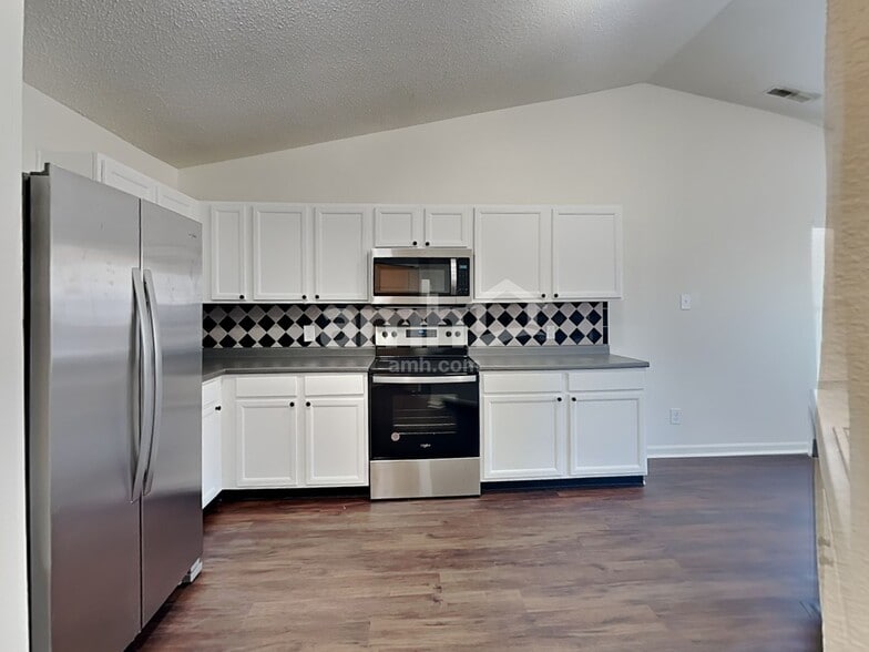 Building Photo - 5624 Grassy Bank Dr