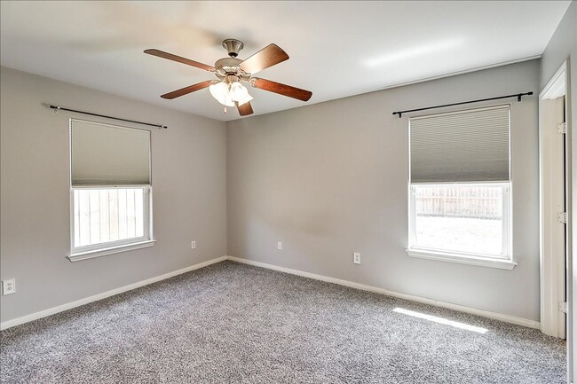 Building Photo - 2110 Encino Dr