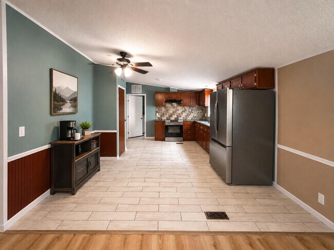 Building Photo - 7118 Tanglewood Dr