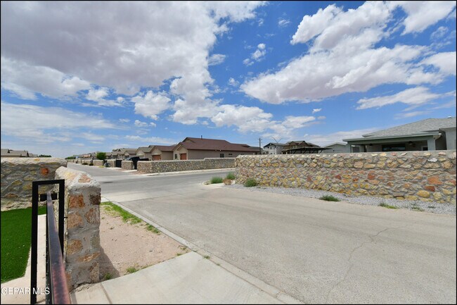 Building Photo - 14901 Tierra Isaiah Ave