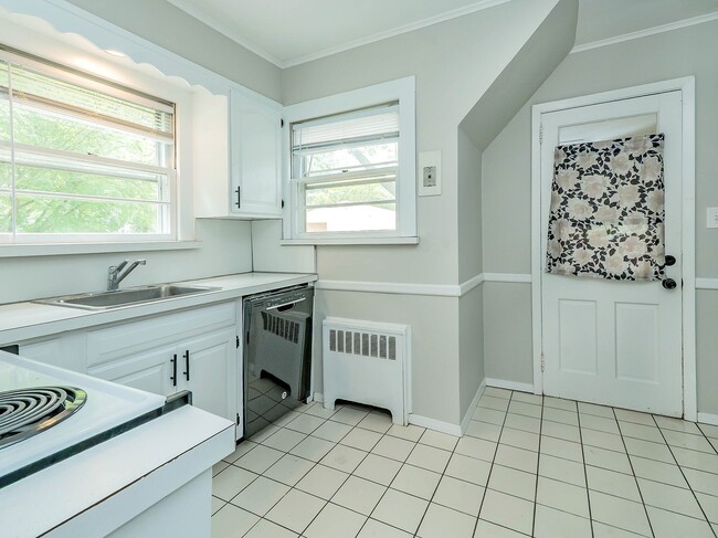 Building Photo - 65 Beechwood Dr