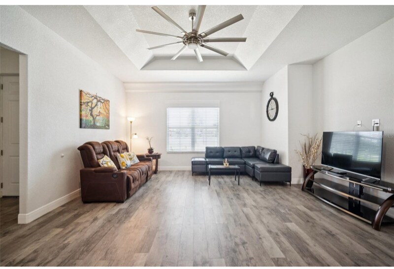 Building Photo - 10517 Camelia Dr