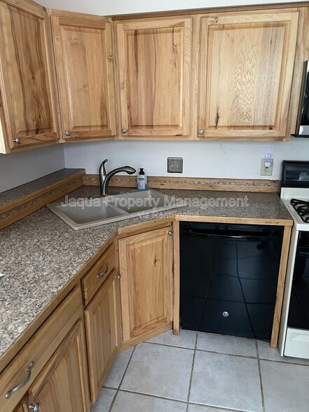 Building Photo - 714 Garland Cir