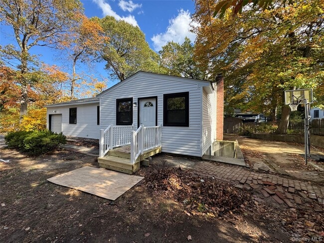 Building Photo - 75 Valley Dr