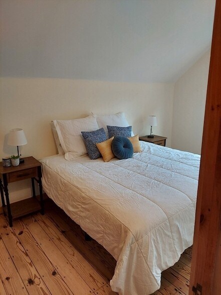 Building Photo - 131 School St