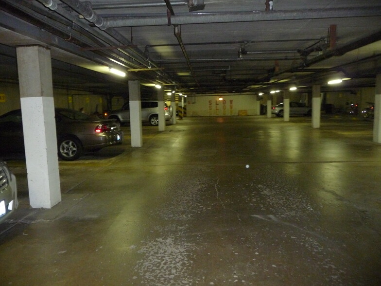 Building Photo - 5000 Carriageway Dr