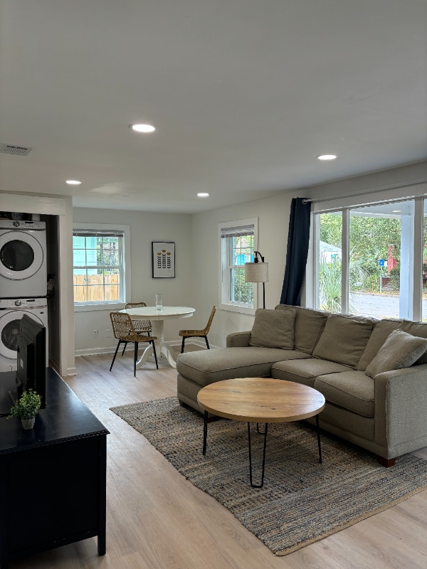 Building Photo - 637 E 35th St