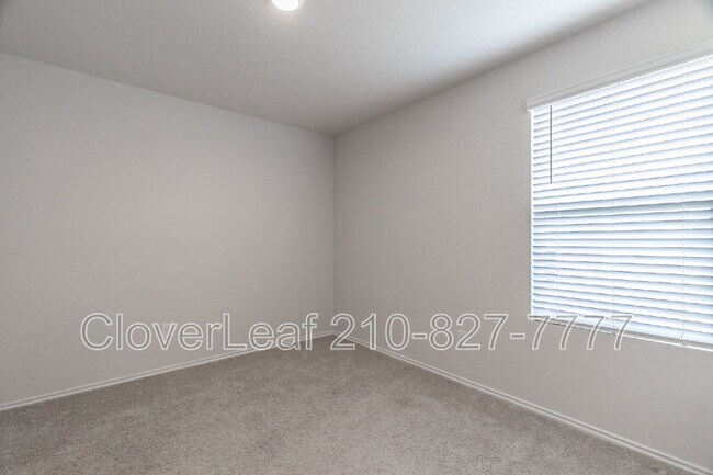 Building Photo - 825 Gerardia Ct
